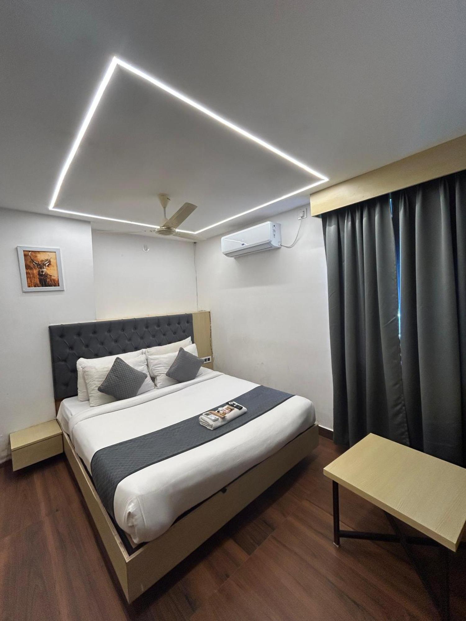 Wild Wings Premium Hotel Χιντεραμπάντ Εξωτερικό φωτογραφία