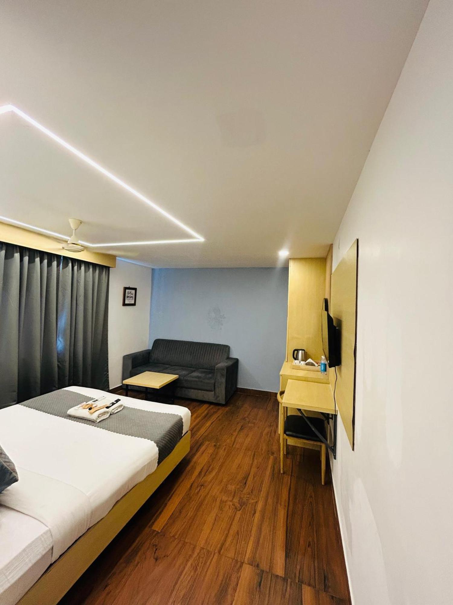 Wild Wings Premium Hotel Χιντεραμπάντ Εξωτερικό φωτογραφία