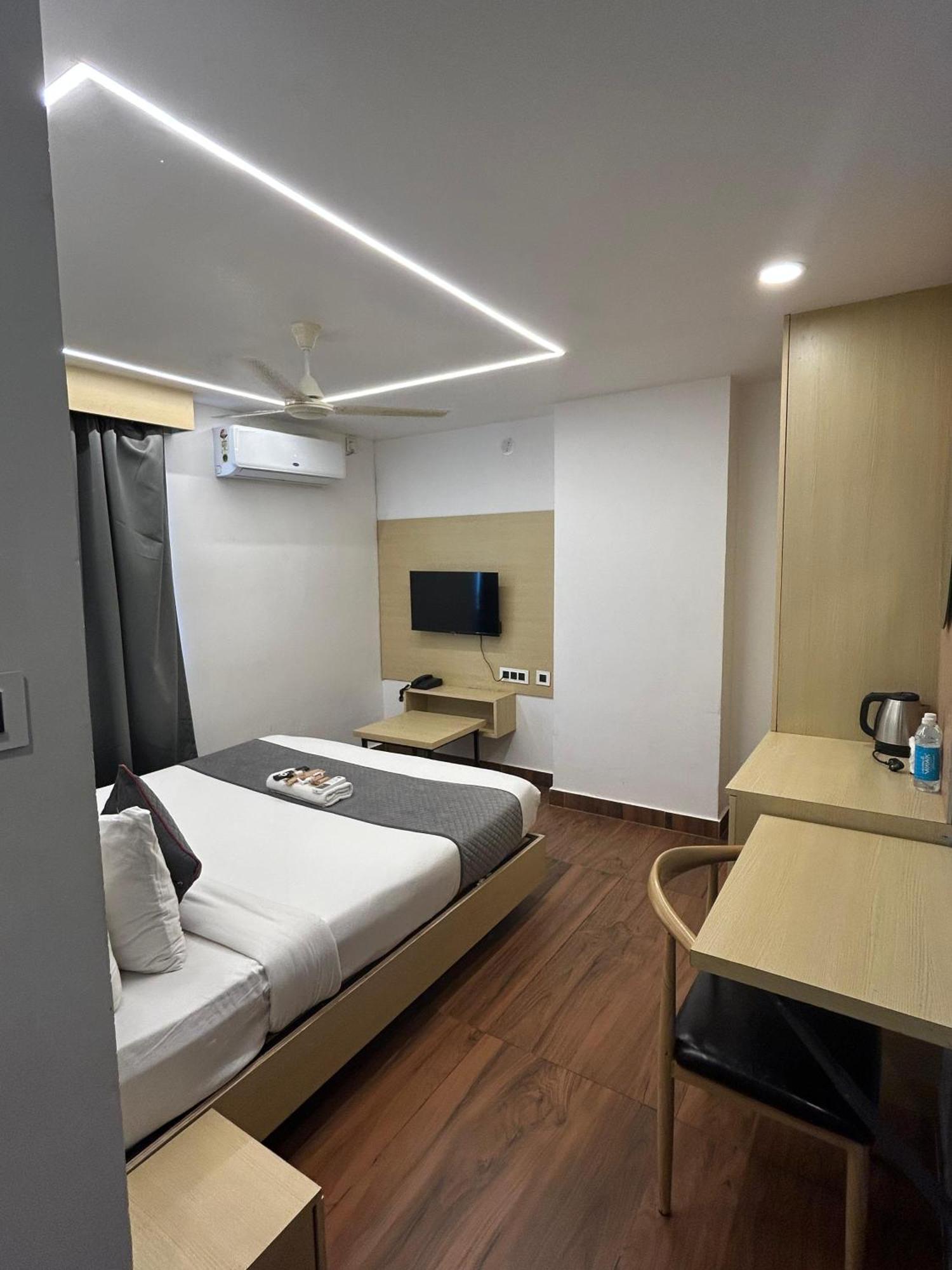 Wild Wings Premium Hotel Χιντεραμπάντ Εξωτερικό φωτογραφία