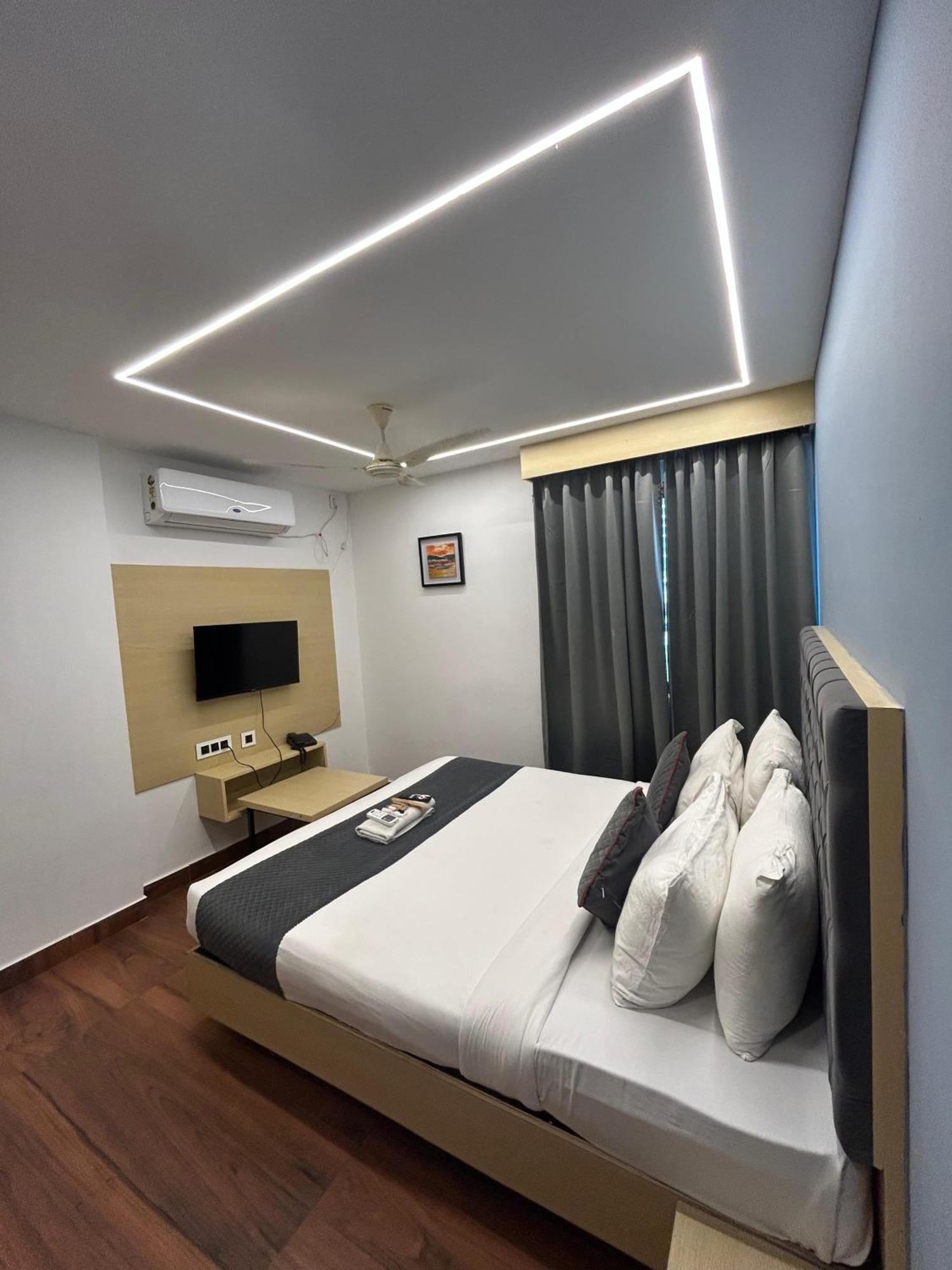 Wild Wings Premium Hotel Χιντεραμπάντ Εξωτερικό φωτογραφία