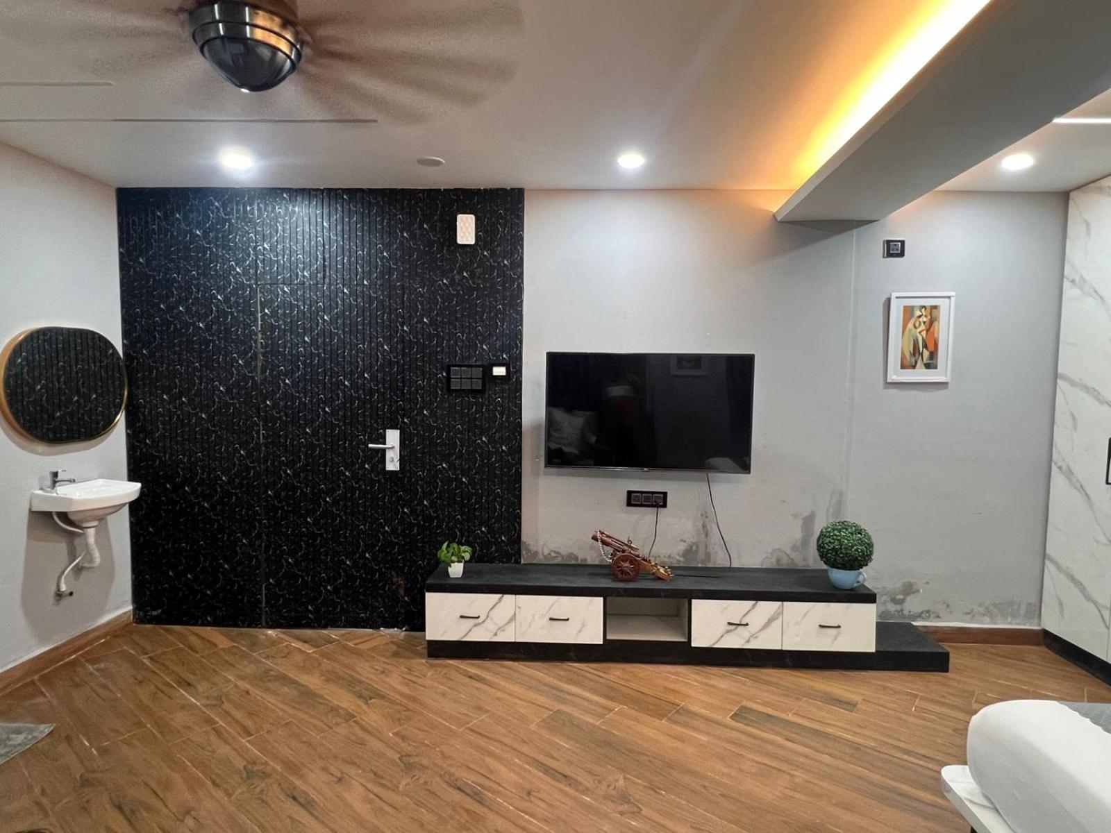 Wild Wings Premium Hotel Χιντεραμπάντ Εξωτερικό φωτογραφία