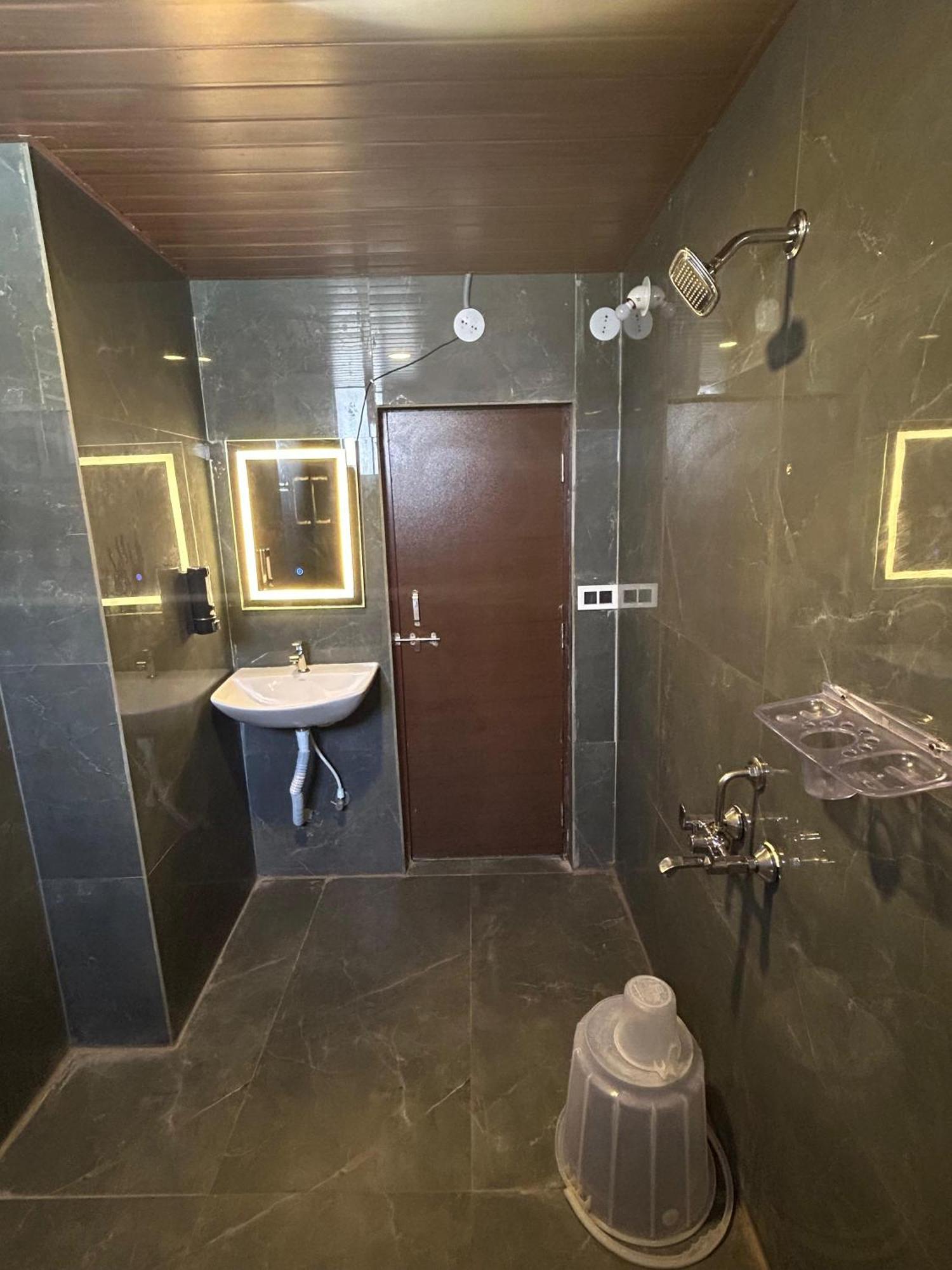 Wild Wings Premium Hotel Χιντεραμπάντ Εξωτερικό φωτογραφία